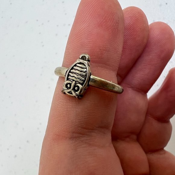 Owl Ring Size 8 Silver Tone Textured Thin Band Minimalist Bird Small - Picture 3 of 9